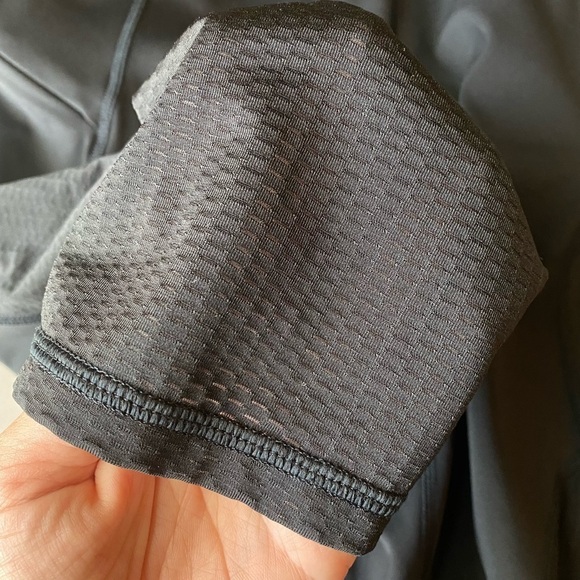 ATHLETA Woman’s Black Mesh Side Pockets Capri Leggings, Size S - Picture 8 of 13